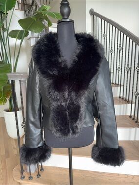 NWOT Azalea Wang Black Faux Fur Trim Leather Cropped Jacket (Medium)